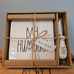 NIB Rae Dunn 'Bah Humbug' Ceramic Cheese Board w/ 'Bah' Knife/Spreader